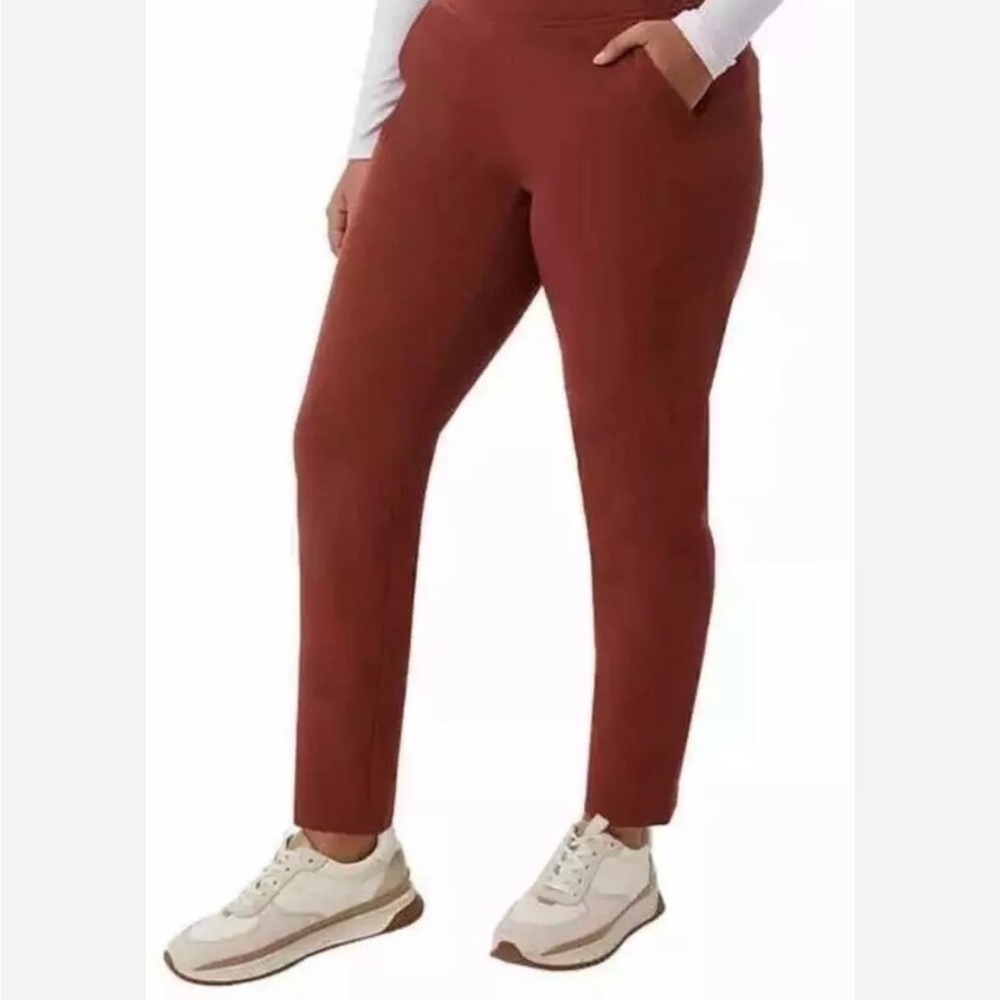 SOLD - NWT’s 32° women’s copper jogger athleisure pants - size small